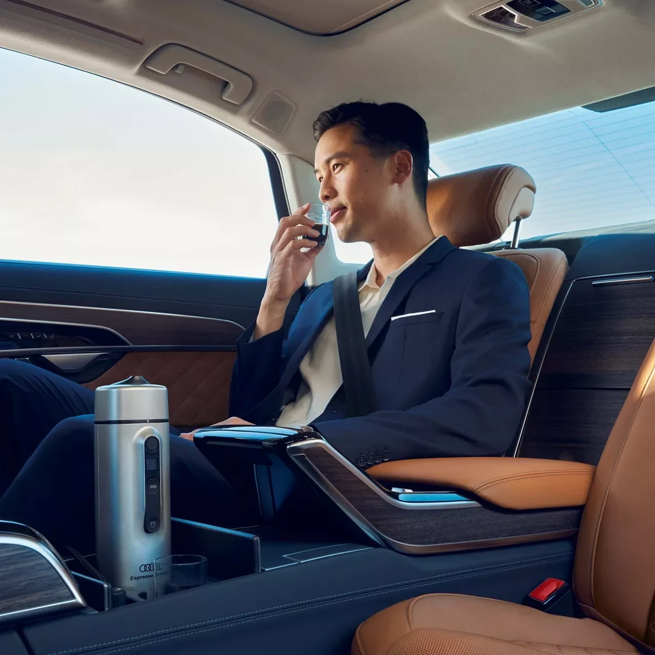 Audi A8 L A8 L 뒷좌석