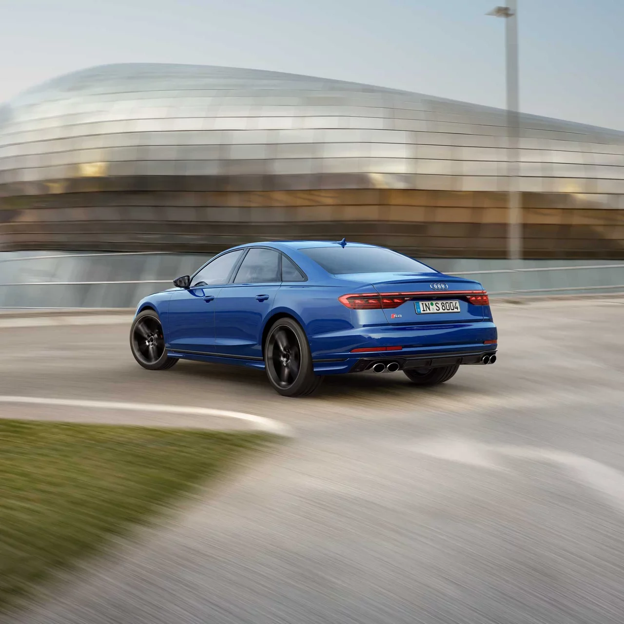 Audi S8 L 외관 3