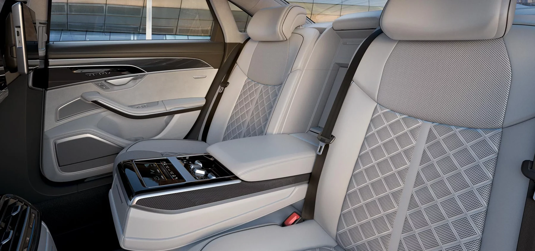 Audi S8 L 실내 3
